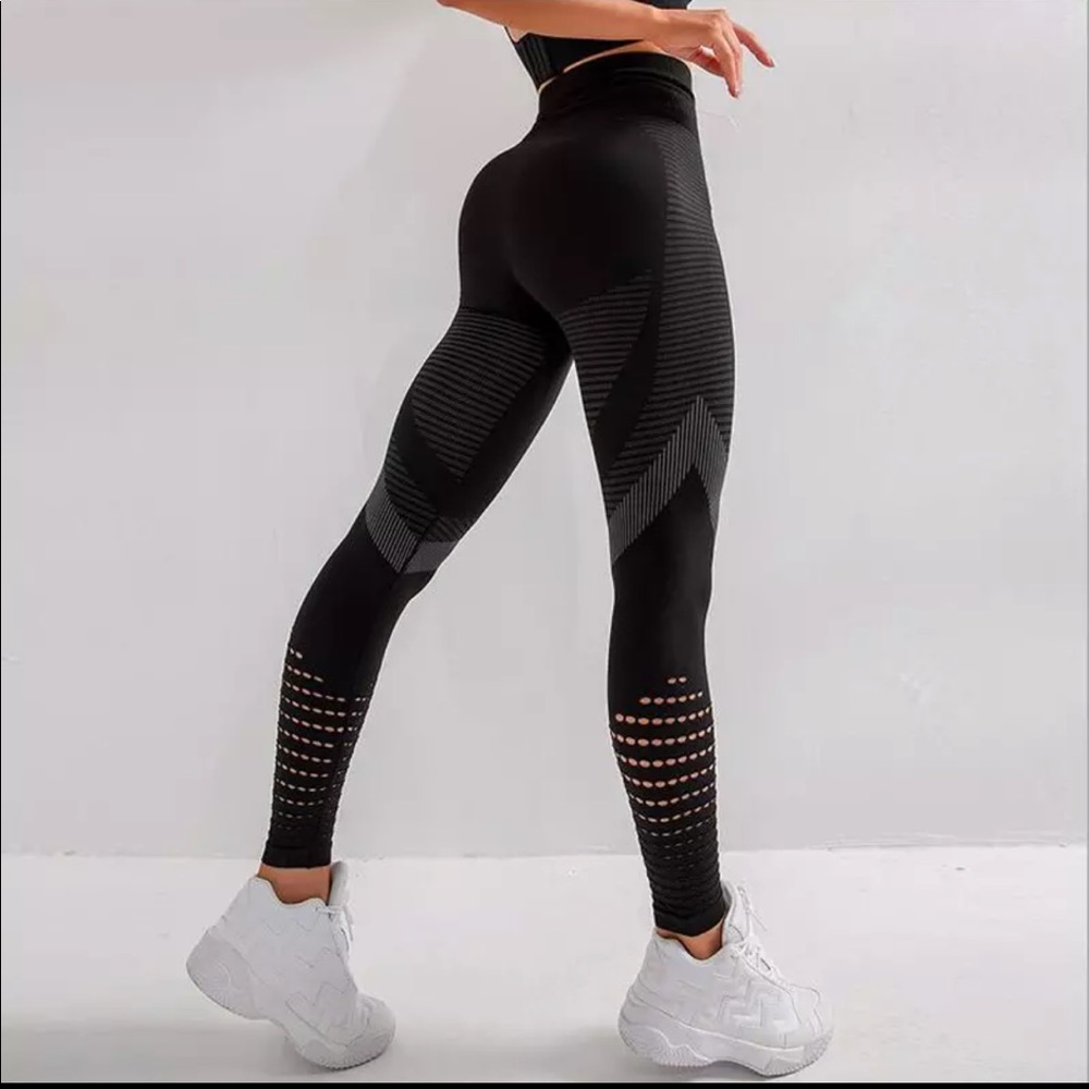 Black workout leggings